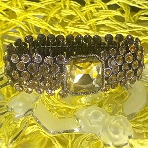 Classy Gem Bracelet 🌝